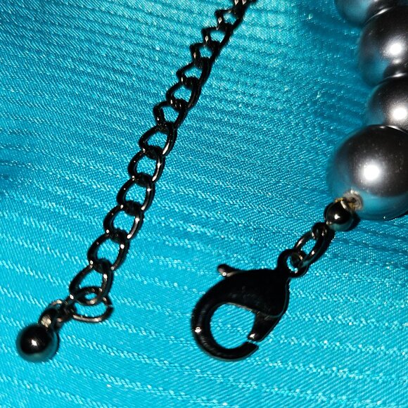 BOLD and BEAUTIFUL SUITE of GRAY PEARL JEWELRY : NECKLACE, BRACELET, EARRINGS - Picture 9 of 16